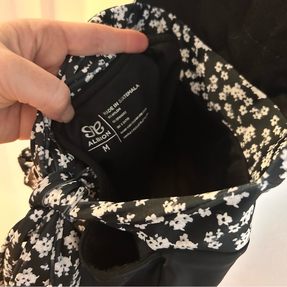 Albion one piece bon voyage swim Suit black and white floral Medium - Picture 3 of 3